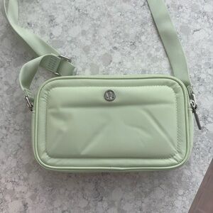 Lululemon crossbody camera bag 2L